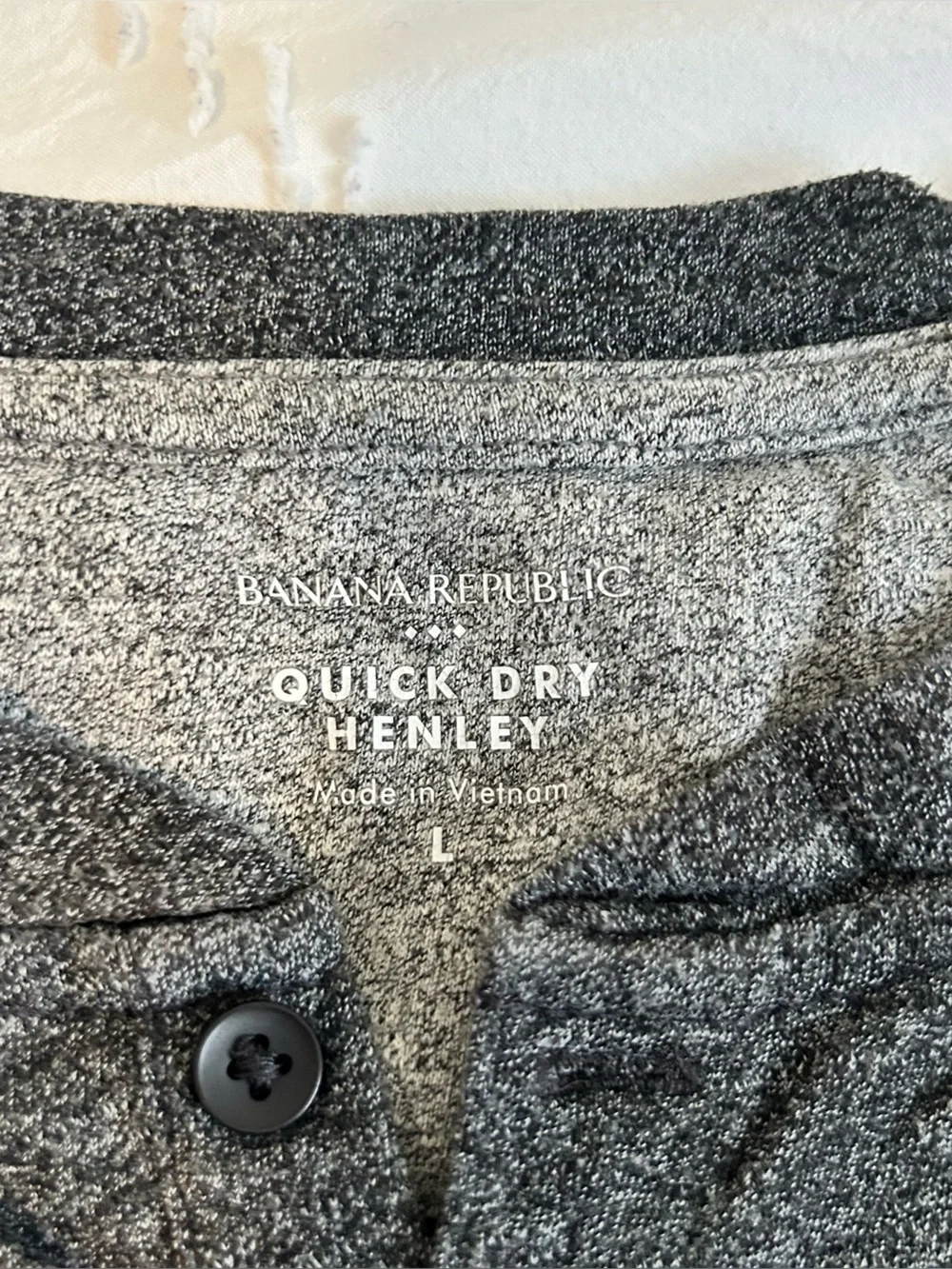 Banana Republic Men’s Quick Dry Henley Shirt Short Sleeve Gray Heather Large